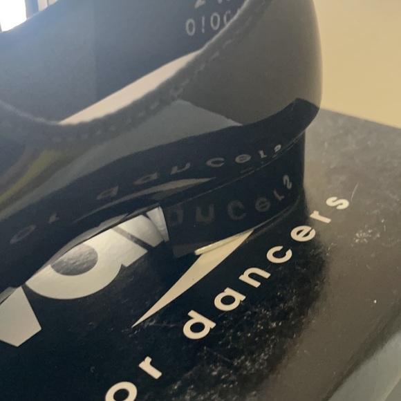 New Award black patent kid’s tap shoes 2 - Picture 3 of 6